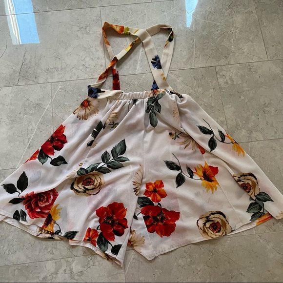 Meli + Eve high rise shorts with adjustable suspenders straps - Picture 8 of 11